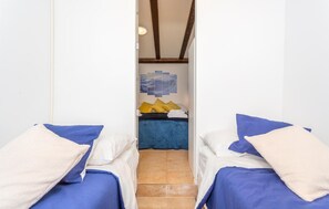 2 bedrooms, in-room safe, bed sheets
