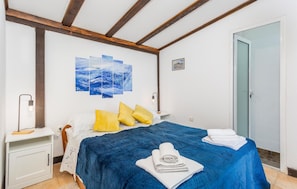 2 bedrooms, in-room safe, bed sheets