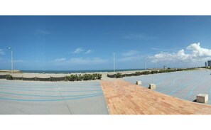 Una spiaggia nelle vicinanze, teli da spiaggia