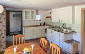 Réfrigérateur, micro-ondes, plaque de cuisson, lave-vaisselle