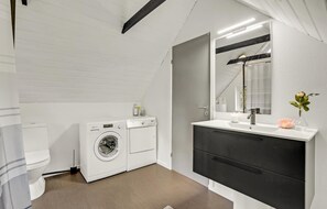 Shower - Beautiful home in Herning with WiFi (Herning)