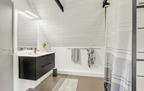 Shower - Beautiful home in Herning with WiFi (Herning)