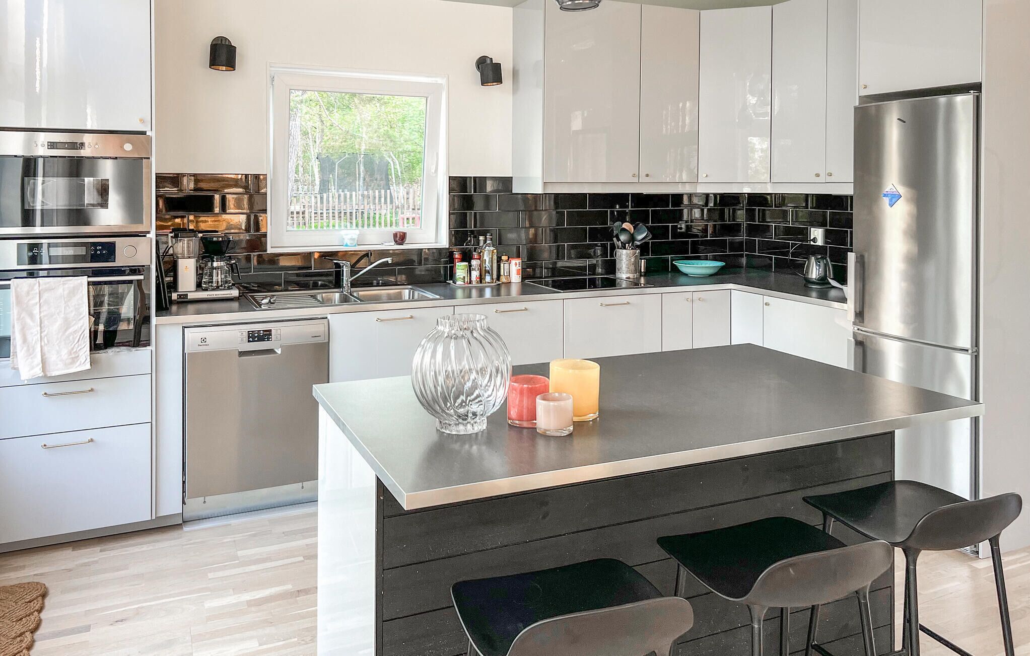 Fridge, microwave, stovetop, dishwasher