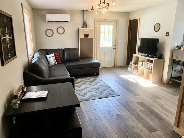 Smart TV, DVD player, books