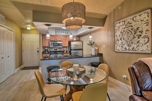 Fridge, microwave, stovetop, dishwasher - Branson Condo w/ Pool & Golf Course Views! (Branson)