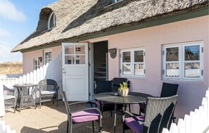 Outdoor dining - Stunning home in ålbæk with WiFi (Ålbæk)