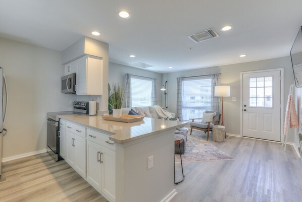 Condo, 1 King Bed with Sofa bed, Balcony, Pool View | Private kitchen | Fridge, microwave, oven, stovetop