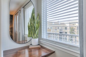 Condo, 1 King Bed with Sofa bed, Balcony, Pool View | Interior