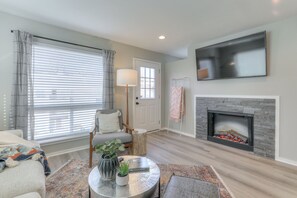 Condo, 1 King Bed with Sofa bed, Balcony, Pool View | Living area | 40-inch TV with digital channels