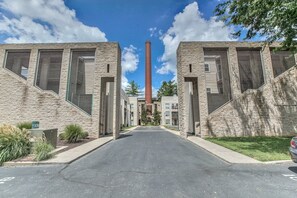 Exterior - Riverfront Retreat (Nashville)