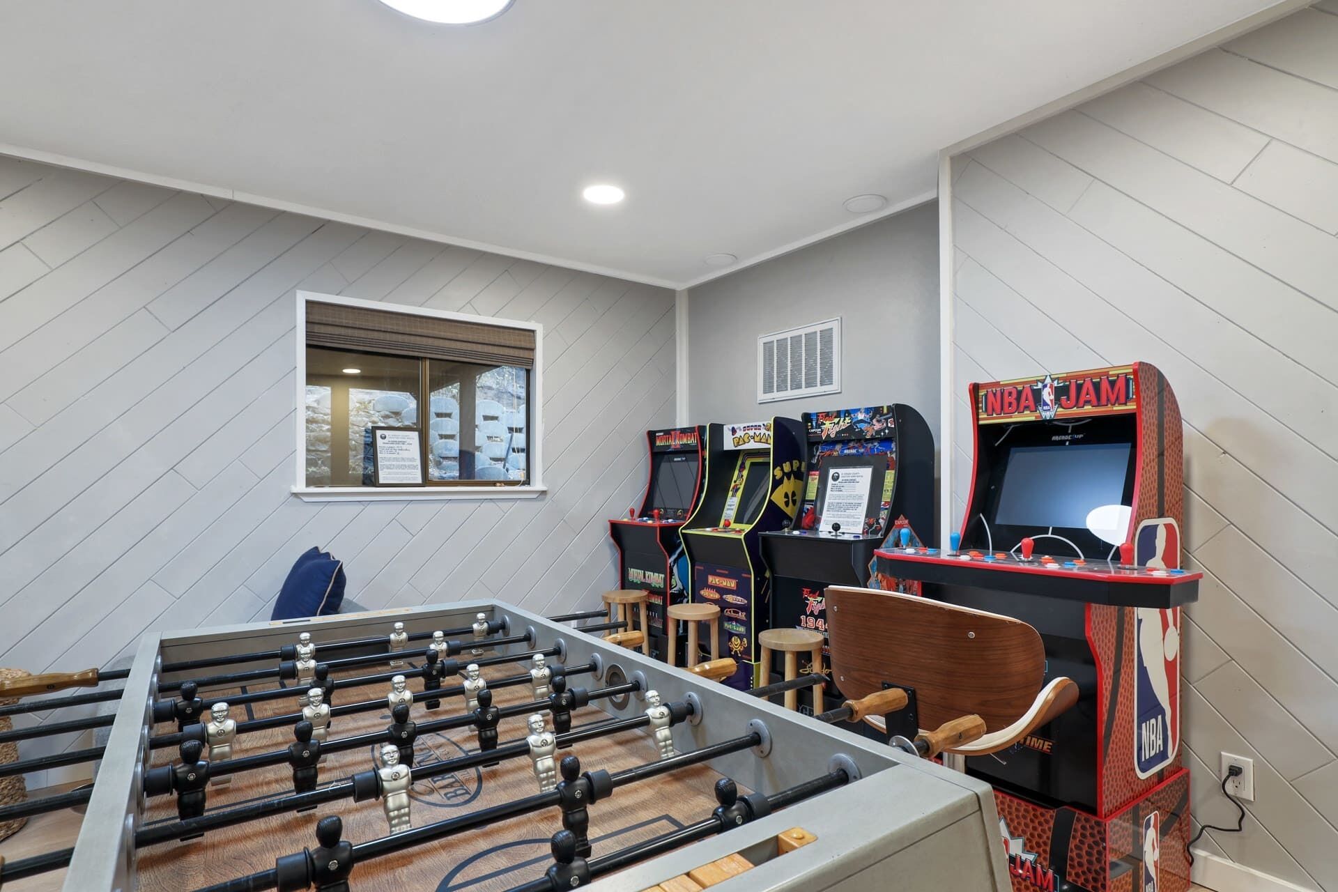 Maison, Plusieurs lits, baignoire à remous, vue sur la montagne (Southern Pines) | Salle de jeux