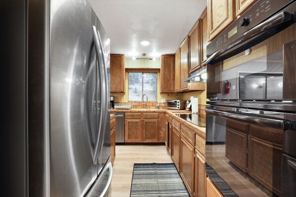 House, Multiple Beds, Hot Tub, Mountain View (Southern Pines) | Private kitchen