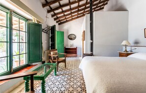 7 bedrooms, free WiFi, bed sheets