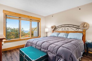 3 bedrooms, free WiFi, bed sheets - Stony Brook 24 | Top Floor, Heated Pool, Lake Michigan View (Glen Arbor)