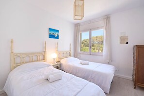 2 bedrooms, iron/ironing board, free WiFi - 1CB X3 - 2 Bedroom apartment in a very quiet area with garden and communal pool near the beach of Calella de Palafrugell (Calella de Palafrugell)