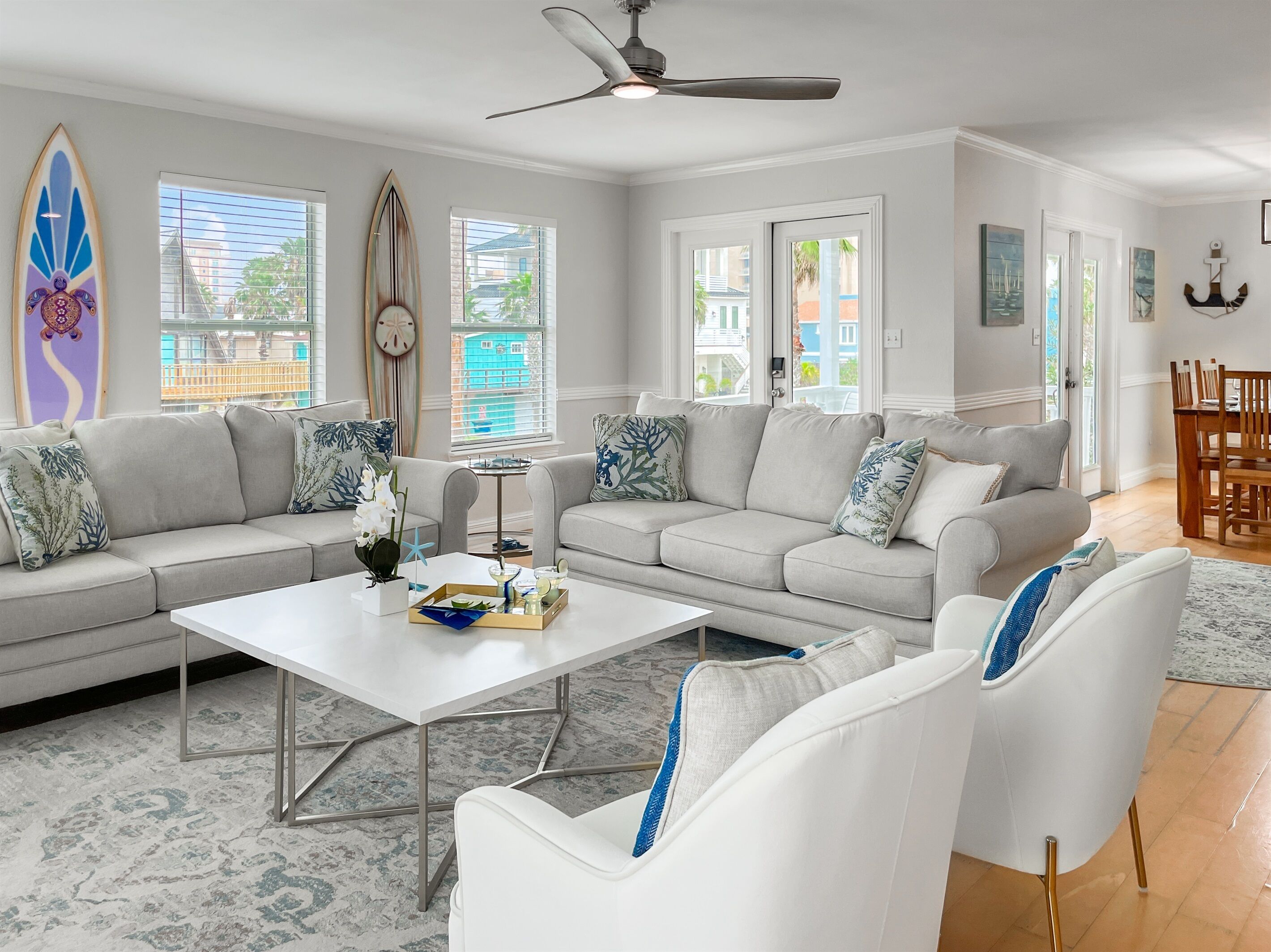 智能电视、壁炉、桌上足球