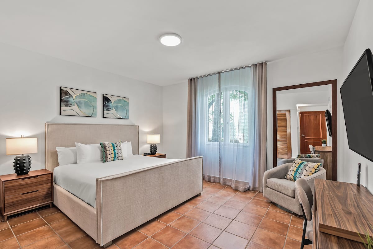 Luxe villa, 1 slaapkamer, uitzicht op tuin | 2 slaapkamers, luxe beddengoed, een kluis op de kamer