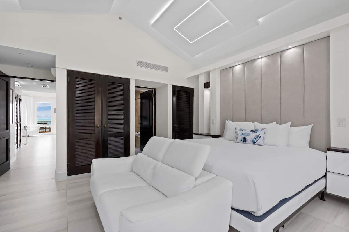 Luxe villa, 3 slaapkamers, uitzicht op tuin | 2 slaapkamers, luxe beddengoed, een kluis op de kamer