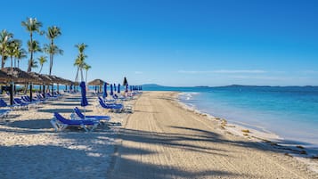 Playa privada en los alrededores, sombrillas, toallas de playa, buceo