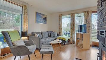 TV connectée, cheminée, table de tennis de table