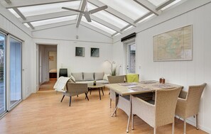 Dining - Cozy home in Karrebæksminde with WiFi (Karrebæksminde)