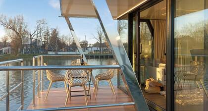 2 bedroom beach front ship in Neuruppin