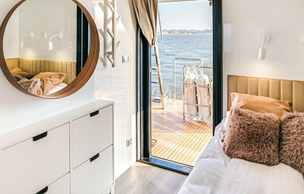 2 bedrooms