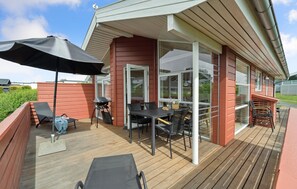 Outdoor dining - 2 bedroom awesome home in Tranekær (Tranekær)