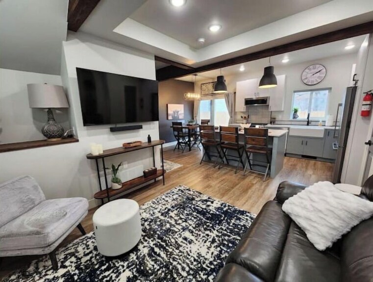 Style And Comfort In Helena! Easy Access To Any Part Of Helena. No Cleaning Fees - Helena, MT