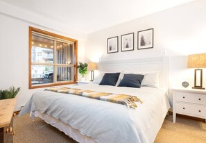 1 bedroom, WiFi, bed sheets - Heavenly Ski In/Out @ The Aspens w/ King Bed (Whistler)