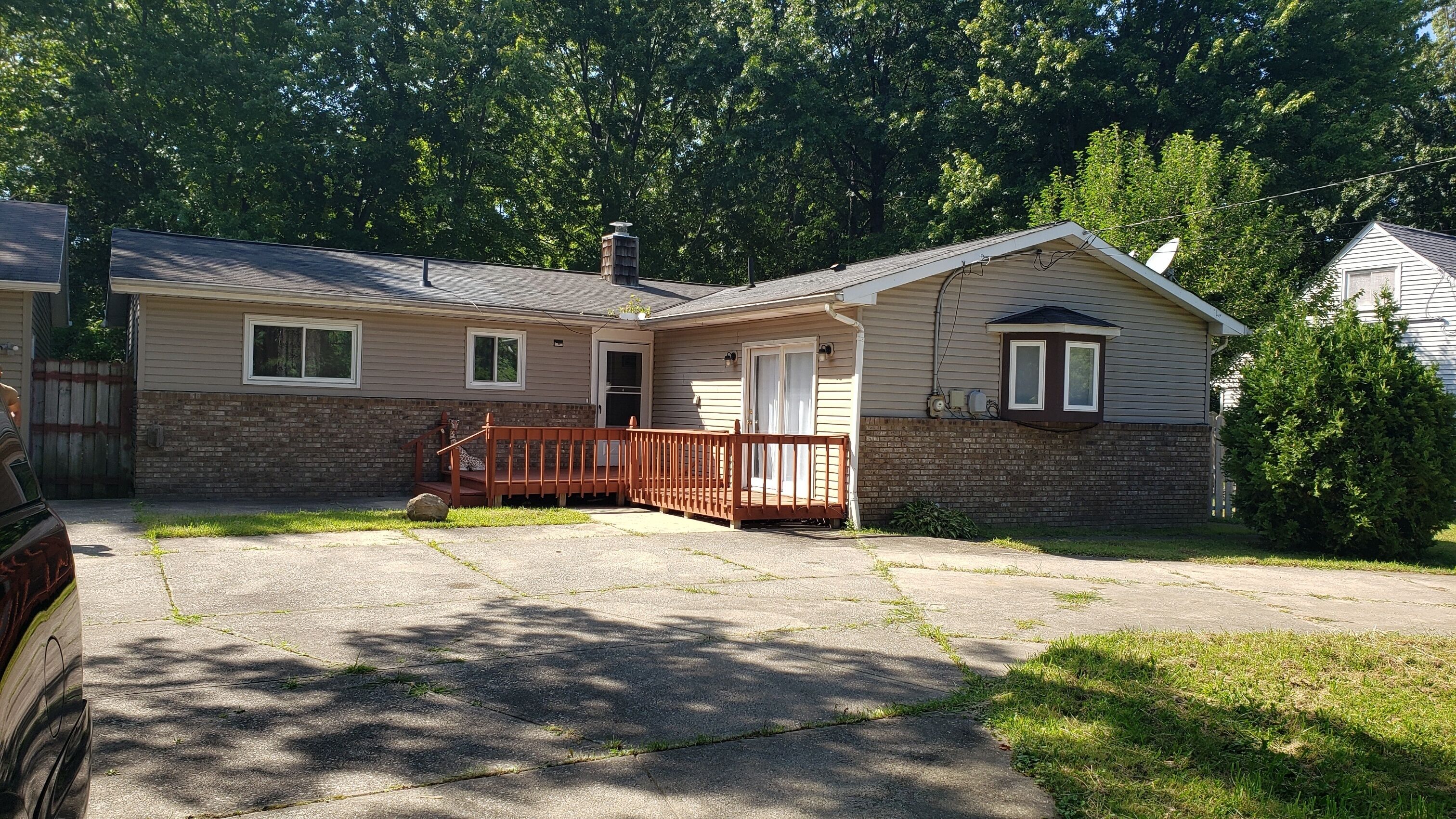 4 bedroom home in the heart of a lake community min away from of lots activities