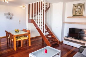 TV - Rosalina's Apartment (Caniço)