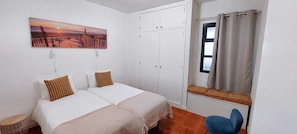 2 bedrooms, internet, bed sheets