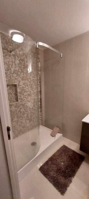 Shower, hair dryer, towels - GuestReady - Nora Premium (Funchal)