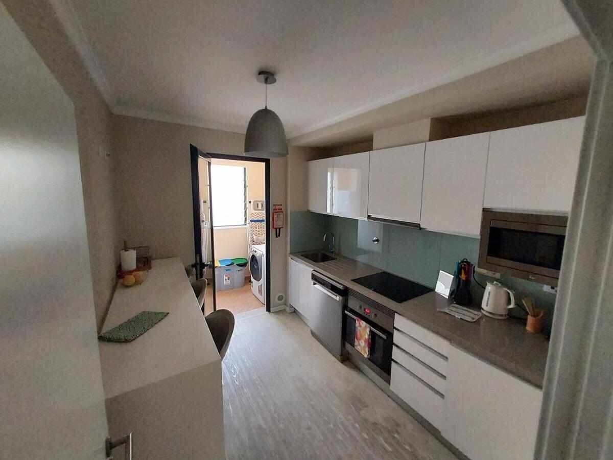 Coffee/tea maker, fridge, oven, dishwasher