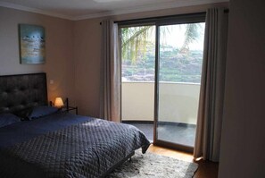 Room - Plaza Bay Luxury Apartment with Swimming Pool (Calheta)