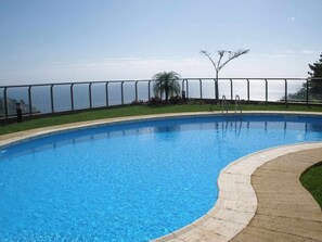 Pool - Plaza Bay Luxury Apartment with Swimming Pool (Calheta)