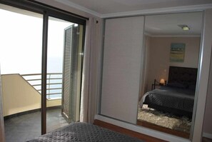 Room - Plaza Bay Luxury Apartment with Swimming Pool (Calheta)