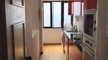 Microwave, oven, dishwasher, coffee/tea maker