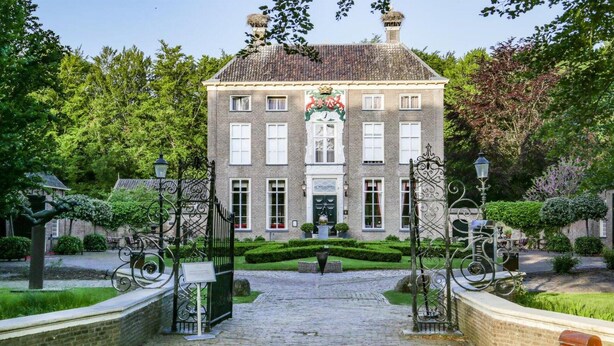 A historic building with a central entrance, symmetrical windows, and a traditional brick facade. - 3 bedroom gorgeous home in IJhorst (IJhorst)