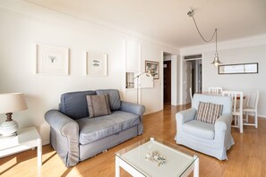 TV - Cliff View Apartment- Wonderful Sea Views & Pool (Funchal)