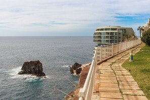 Property grounds - Cliff View Apartment- Wonderful Sea Views & Pool (Funchal)