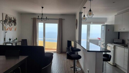 Portinho II-Modern apt with balcony facing the sea