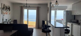 Portinho II-Modern apt with balcony facing the sea