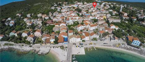 Una playa cerca