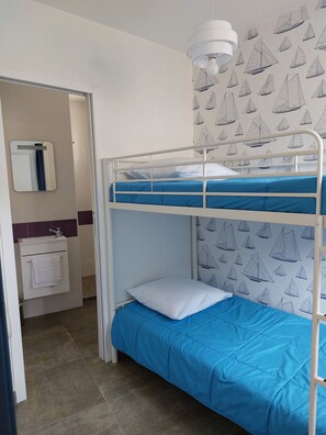 2 chambres, fer et planche à repasser, accès Internet, draps fournis