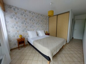 2 chambres, fer et planche à repasser, accès Internet, draps fournis