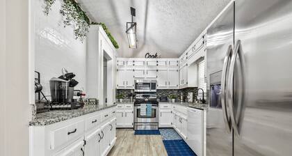 The Happy Place: 3BR in Quiet Neighborhood