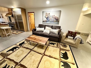 Living area - Modern Luxury Lake View Cabin. 4 Bedroom 3.5 Bath  (Big Bear)