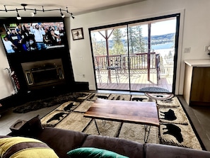 Living area - Modern Luxury Lake View Cabin. 4 Bedroom 3.5 Bath  (Big Bear)